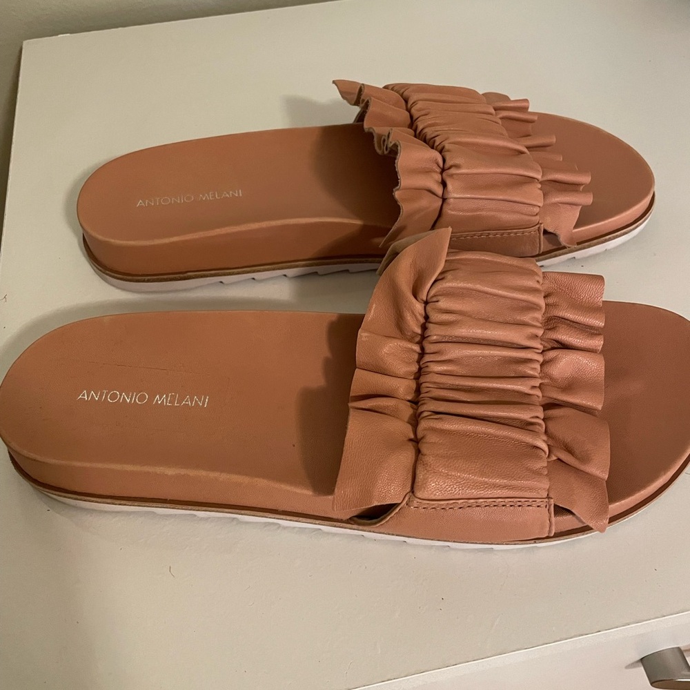 Antonio Melani Women's Ruffled Slide Sandals - Tan/Peach | size 8